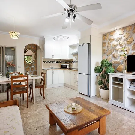 Beautiful Apartmento Amarilla Golf شقة *